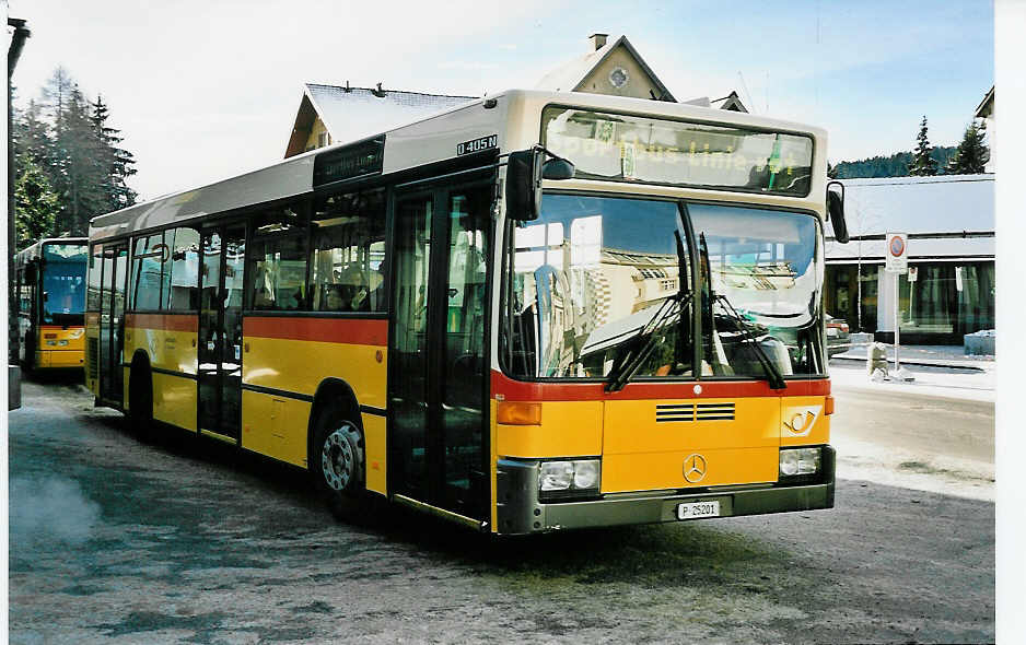 (044'415) - PTT-Regie - P 25'201 - Mercedes am 1. Januar 2001 in Lenzerheide, Post