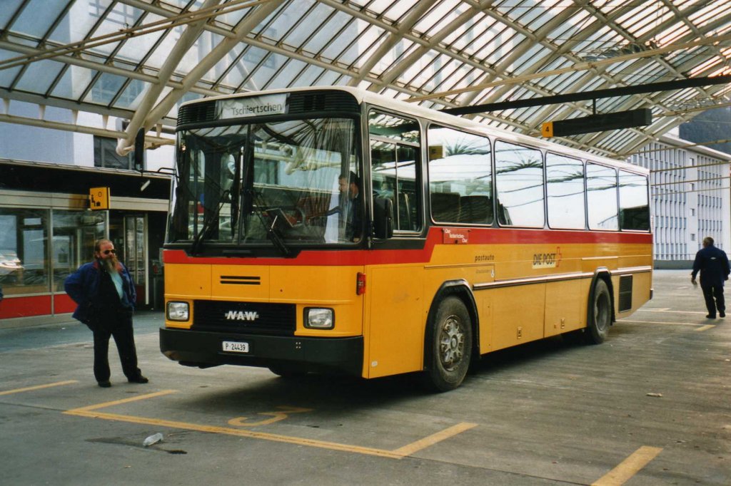 (044'520) - PTT-Regie - P 24'439 - NAW/Hess am 1. Januar 2001 in Chur, Postautostation