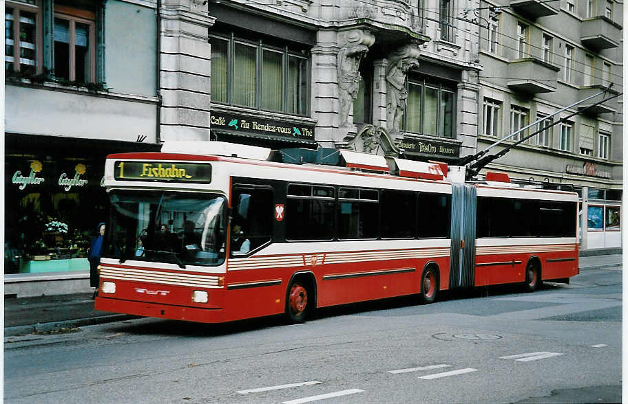 (044'628) - VB Biel - Nr. 80 - NAW/Hess Gelenktrolleybus am 27. Januar 2001 in Biel, Mhlebrcke