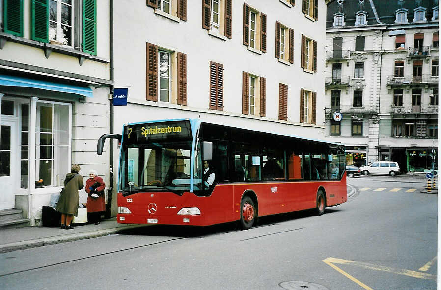 (044'630) - VB Biel - Nr. 123/BE 560'123 - Mercedes am 27. Januar 2001 in Biel, Mhlebrcke