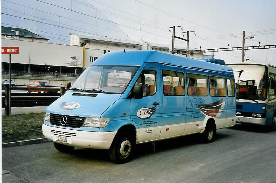 (044'807) - LLB Susten - Nr. 9/VS 38'009 - Mercedes am 20. Februar 2001 in Leuk, Garage