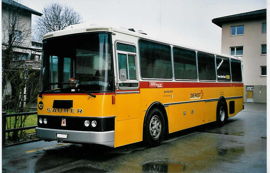 (045'010) - Schnider, Schpfheim - LU 15'607 - Saurer/R&J am 22. Februar 2001 in Schpfheim, Garage