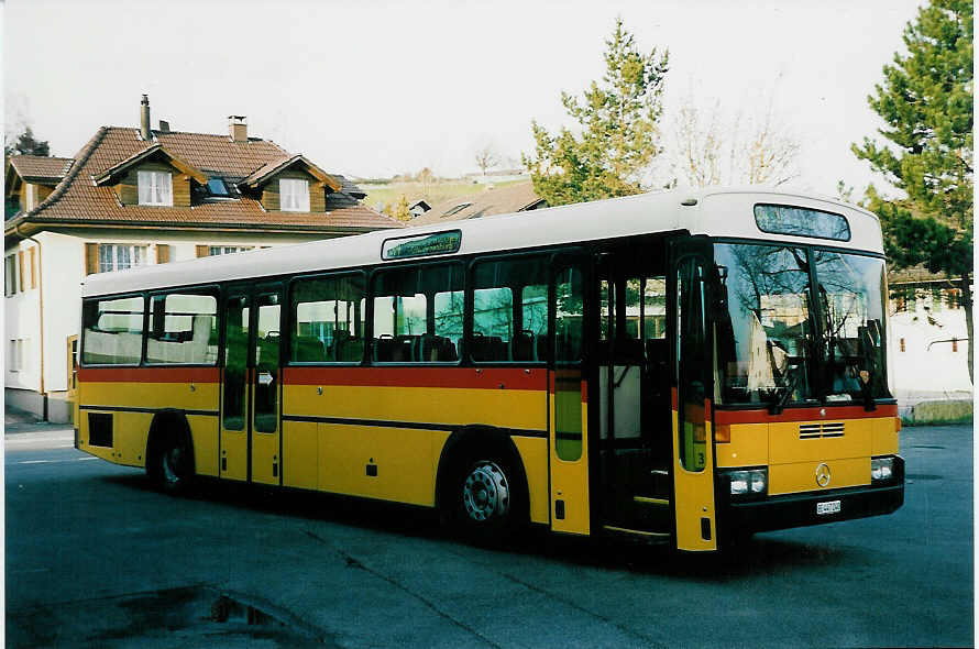 (045'603) - Engeloch, Riggisberg - Nr. 3/BE 447'240 - Mercedes/R&J (ex P 25'304) am 2. April 2001 in Riggisberg, Garage