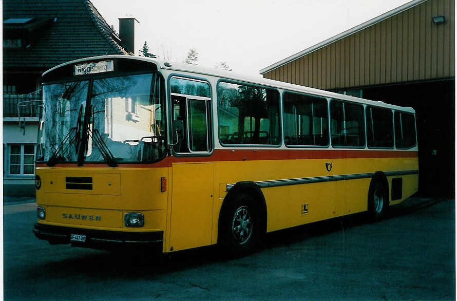 (045'605) - Engeloch, Riggisberg - Nr. 5/BE 447'406 - Saurer/Tscher (ex P 25'668) am 2. April 2001 in Riggisberg, Garage