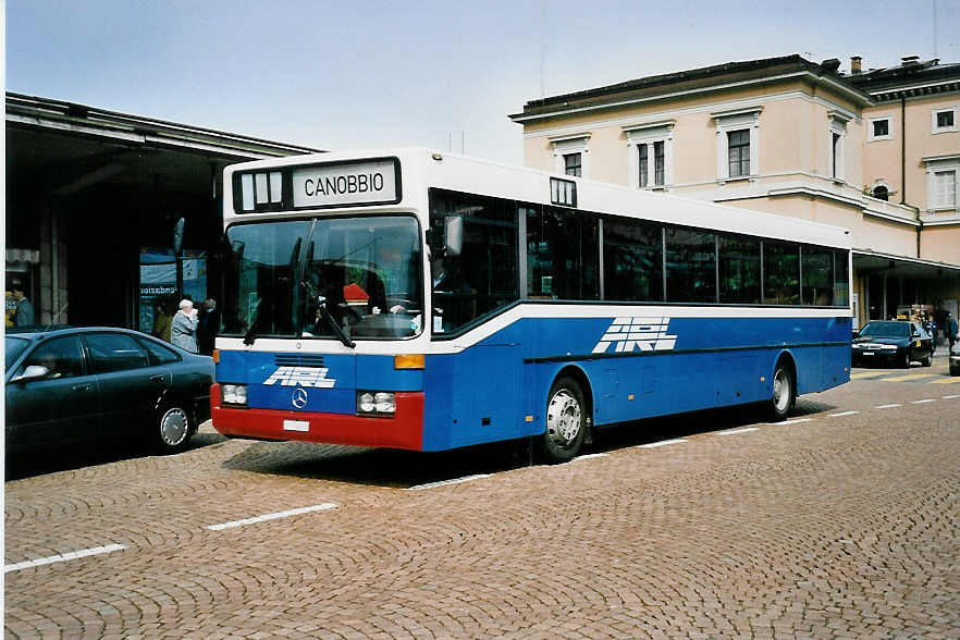 (045'901) - ARL Tesserete - Nr. 1/TI 76'161 - Mercedes am 23. April 2001 beim Bahnhof Lugano