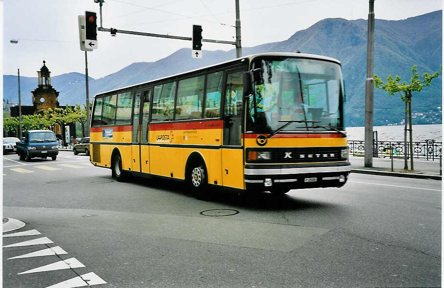 (045'918) - PTT-Regie - P 25'100 - Setra am 23. April 2001 in Lugano, Piazza Manzoni