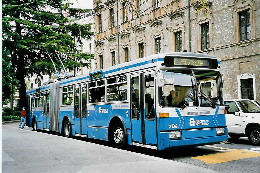 (045'923) - ACT Lugano - Nr. 204 - Vetter Gelenktrolleybus am 23. April 2001 in Lugano, Piazza Manzoni