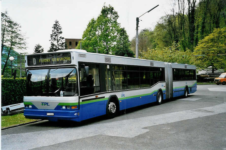 (046'024) - TPL Lugano - Nr. 41/TI 21'018 - Neoplan am 23. April 2001 in Lugano, Garage