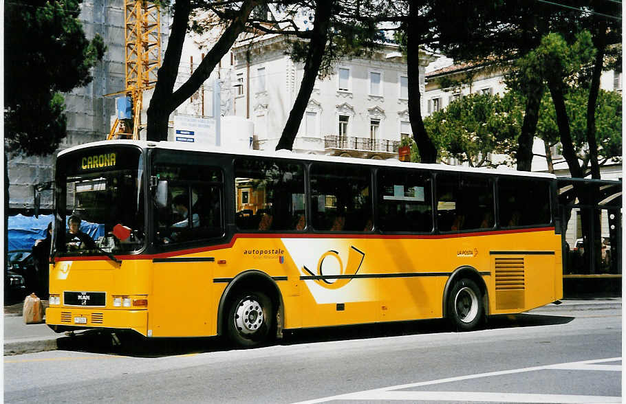 (046'036) - PTT-Regie - P 23'030 - MAN/Lauber am 23. April 2001 in Lugano, Piazza Rezzonico