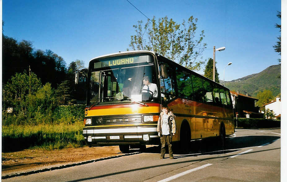 (046'128) - PTT-Regie - P 25'102 - Setra am 24. April 2001 in Figino, Casoro