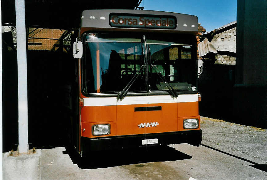 (046'216) - AMSA Chiasso - Nr. 24/TI 170'224 - NAW/Hess am 24. April 2001 in Chiasso, Garage