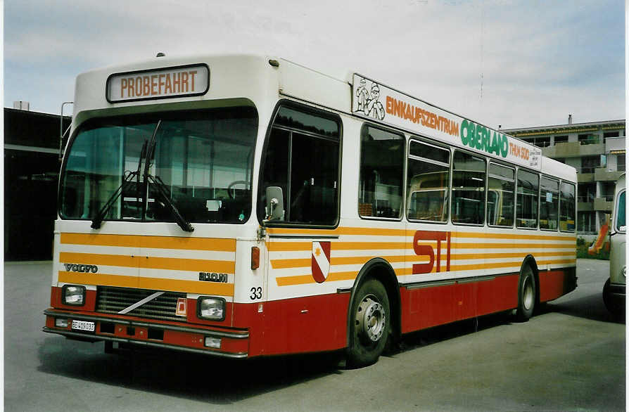 (046'332) - STI Thun - Nr. 33/BE 419'033 - Volvo/R&J (ex SAT Thun Nr. 33) am 27. April 2001 in Thun, Garage