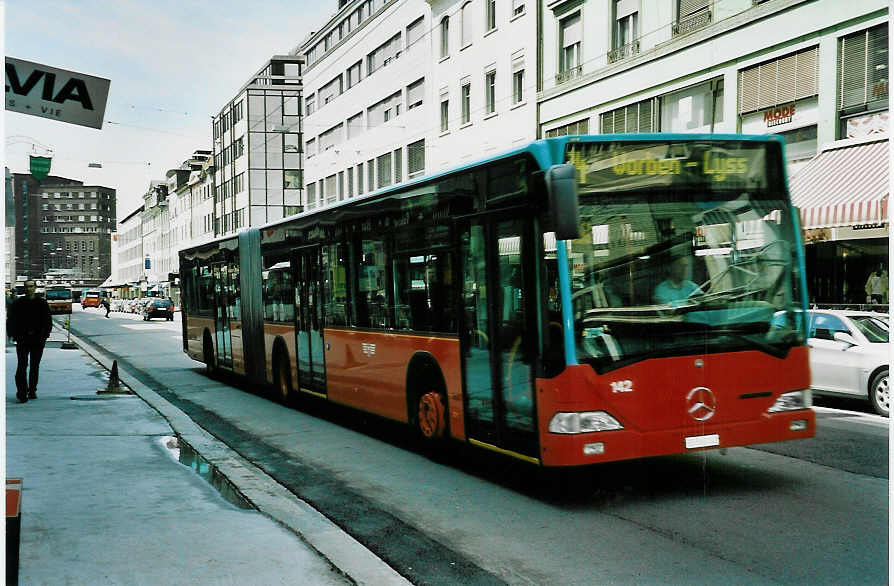 (046'609) - VB Biel - Nr. 142/BE 560'142 - Mercedes am 14. Mai 2001 in Biel, Guisanplatz