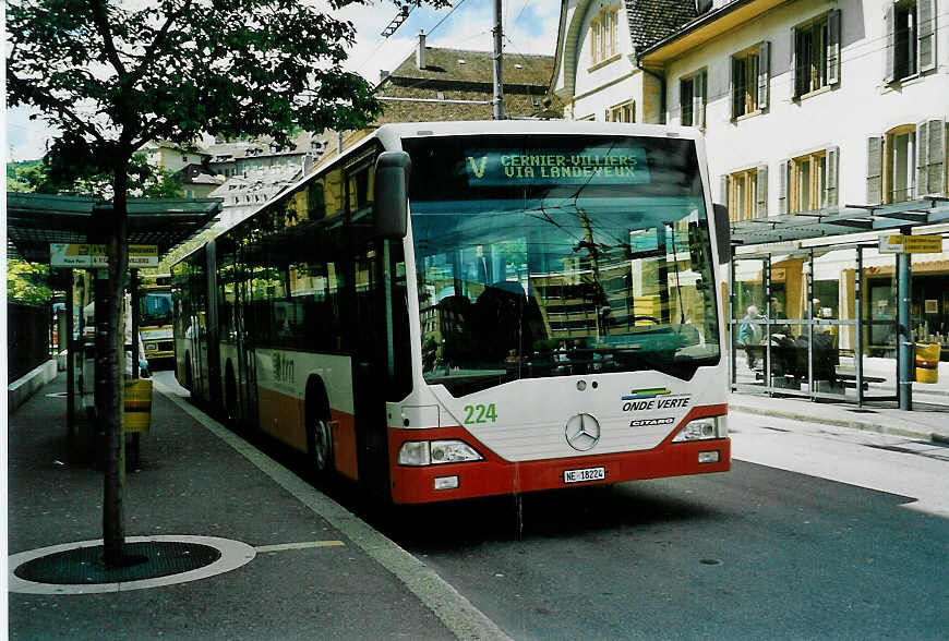 (046'633) - VR La Chaux-de-Fonds - Nr. 224/NE 18'224 - Mercedes am 18. Mai 2001 in Neuchtel, Place Pury