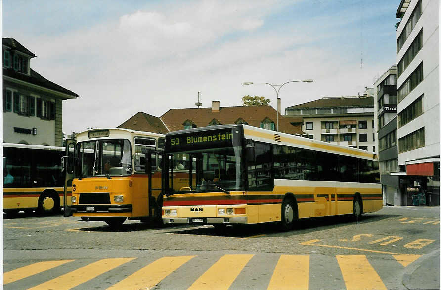 (046'912) - STI Thun - Nr. 11/BE 26'748 - MAN (ex TSG Blumenstein Nr. 2) am 1. Juni 2001 beim Bahnhof Thun