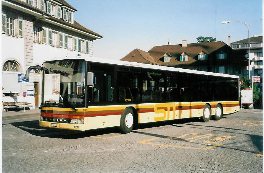 (047'521) - STI Thun - Nr. 80/BE 543'380 - Setra am 26. Juni 2001 beim Bahnhof Thun