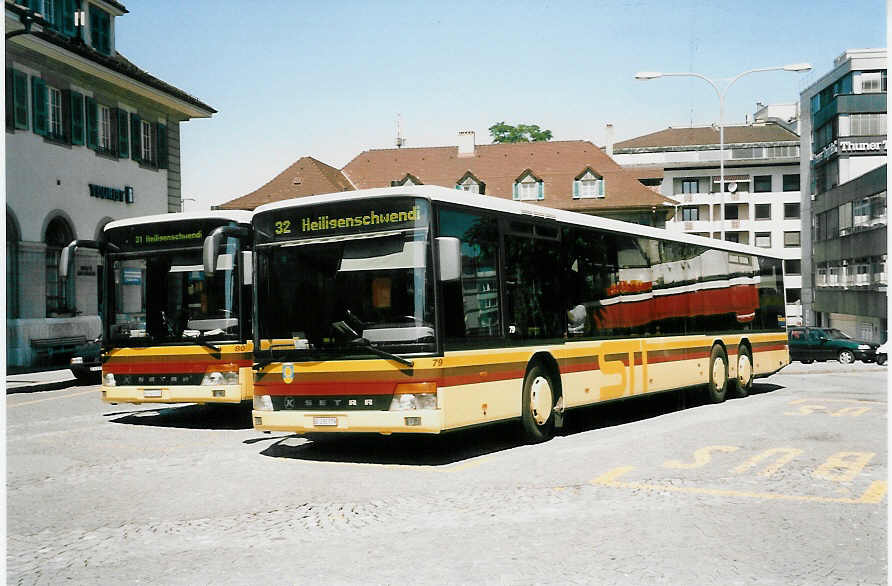 (047'535) - STI Thun - Nr. 79/BE 285'779 - Setra am 2. Juli 2001 beim Bahnhof Thun