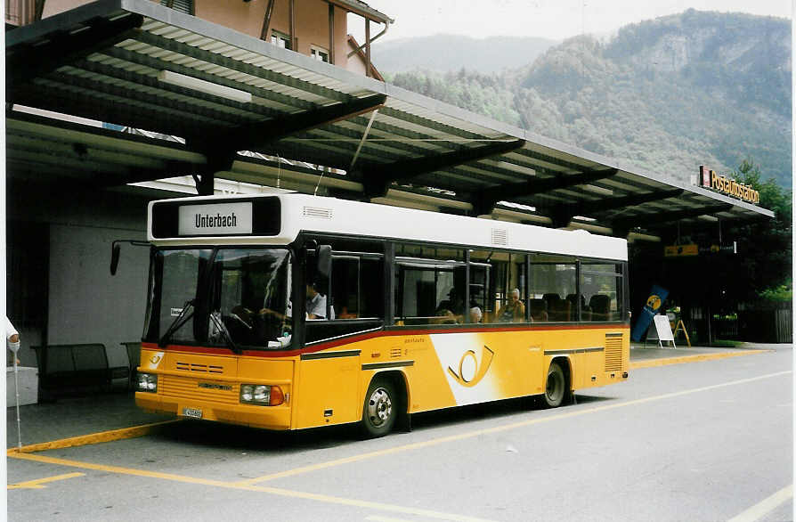 (047'636) - Selfors, Meiringen - BE 410'602 - Neoplan am 10. Juli 2001 beim Bahnhof Meiringen