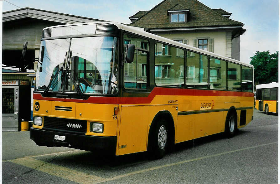 (048'202) - Voegtlin-Meyer, Brugg - Nr. 79/AG 22'074 - NAW/Hess am 17. Juli 2001 beim Bahnhof Brugg 