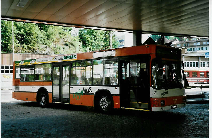 (048'324) - VBH Herisau - Nr. 2/AR 20'556 - MAN am 17. Juli 2001 beim Bahnhof Herisau