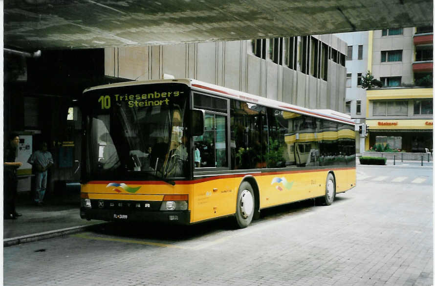 (048'333) - Matt, Mauren - Nr. 19/FL 24'999 - Setra am 17. Juli 2001 in Vaduz, Post