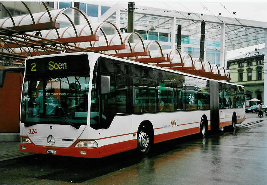 (048'511) - WV Winterthur - Nr. 324/ZH 687'324 - Mercedes am 18. Juli 2001 beim Hauptbahnhof Winterthur