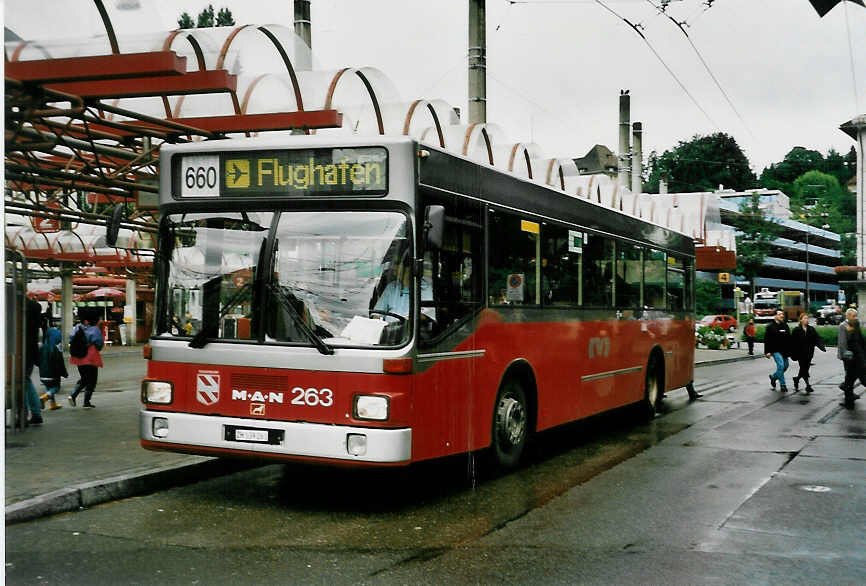 (048'520) - WV Winterthur - Nr. 263/ZH 539'263 - MAN am 18. Juli 2001 beim Hauptbahnhof Winterthur