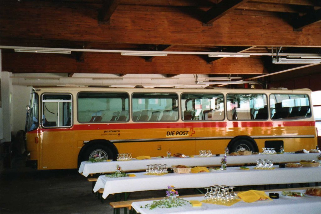 (048'701) - PTT-Regie - P 24'357 - Saurer/R&J am 21. Juli 2001 in Meiringen, Garage AVG M.