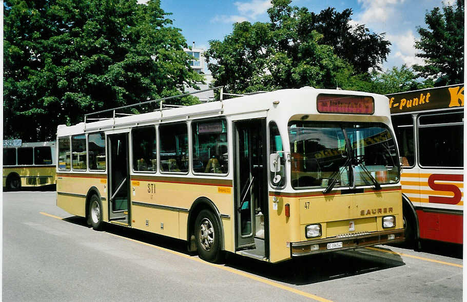 (048'727) - STI Thun - Nr. 47/BE 396'547 - Saurer/R&J am 24. Juli 2001 bei der Schifflndte Thun