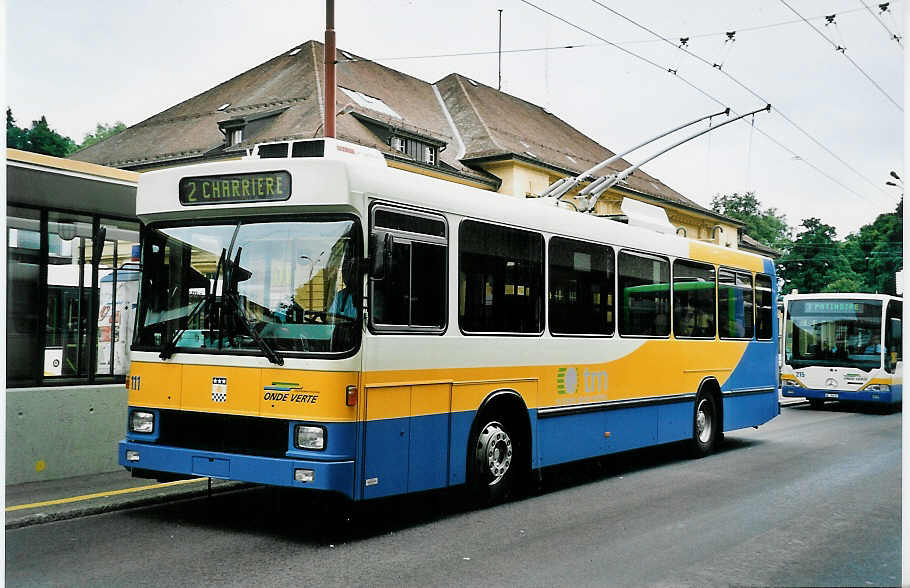 (048'815) - TC La Chaux-de-Fonds - Nr. 111 - NAW/Hess Trolleybus am 6. August 2001 beim Bahnhof La Chaux-de-Fonds