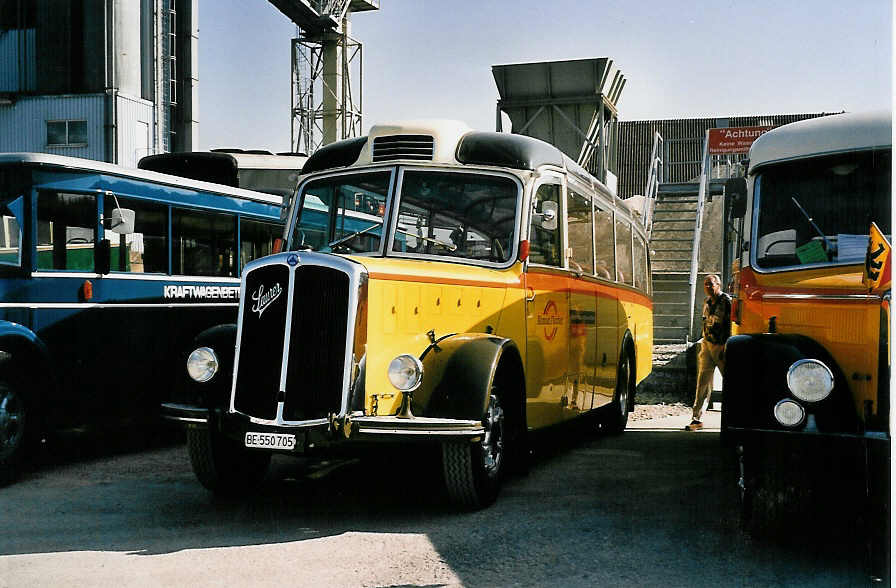 (049'319) - Fischer, Lotzwil - BE 550'705 - Saurer/FHS (ex Funi-Car, Biel; ex P 19'983; ex P 23'157) am 25. August 2001 in Niederbipp, Saurertreffen