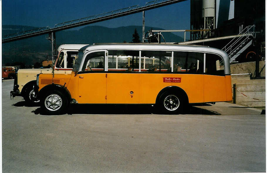 (049'413) - Hurter, Mnchaltdorf - ZH 271'919 - Berna/FHS (ex Volkart, Russikon; ex ASD Aigle; ex P 21'003) am 25. August 2001 in Niederbipp, Saurertreffen