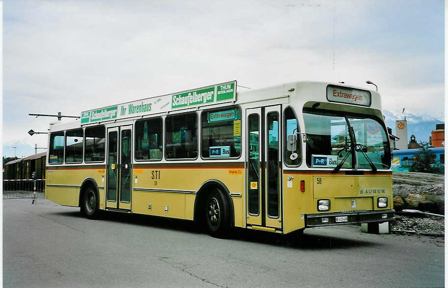 (049'607) - STI Thun - Nr. 58/BE 413'458 - Saurer/R&J am 6. September 2001 in Thun, Stockhornstrasse