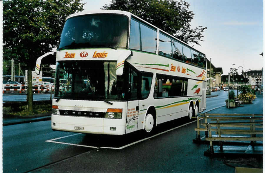 (049'708) - Jean-Louis, Ftigny - FR 300'467 - Setra am 15. September 2001 bei der Schifflndte Thun