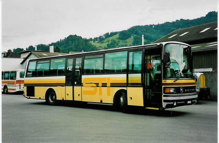 (049'737) - STI Thun - Nr. 13/BE 26'509 - Setra (ex AvH Heimenschwand Nr. 3; ex AGS Sigriswil Nr. 1) am 19. September 2001 in Thun, Garage