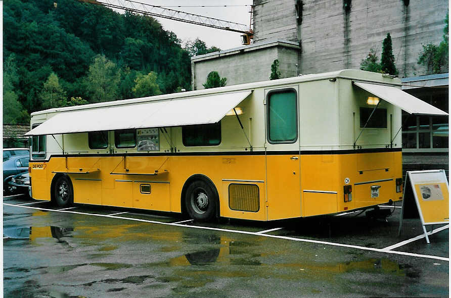 (049'817) - PTT-Regie - P 19'906 - Saurer/Lauber Automobilpostbro am 23. September 2001 in Burgdorf, Marktplatz (allerletzter Einsatztag!)