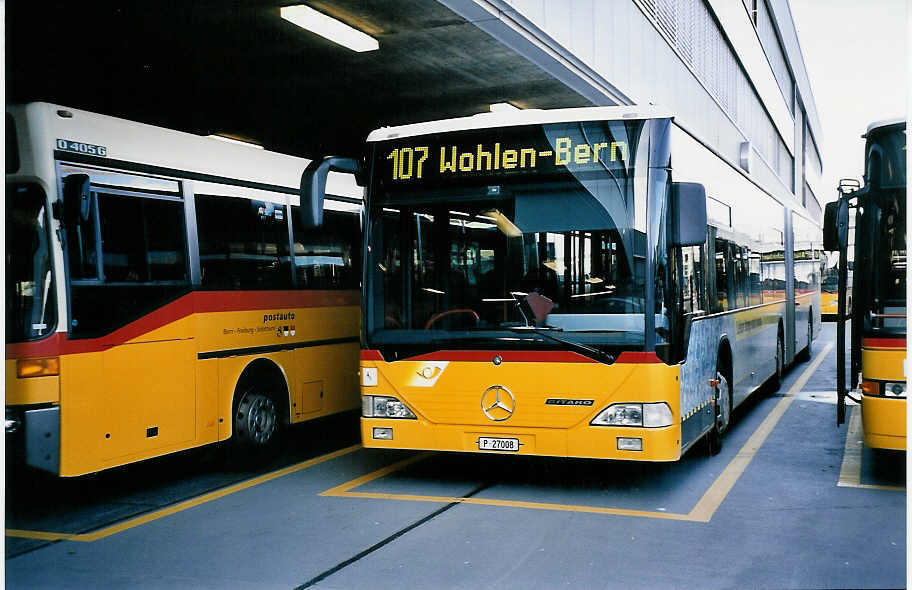 (049'905) - PTT-Regie - P 27'008 - Mercedes am 30. September 2001 in Bern, Postautostation