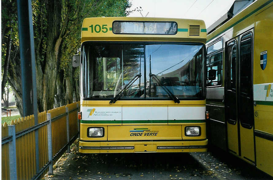 (050'315) - TN Neuchtel - Nr. 105 - NAW/Hess Gelenktrolleybus am 17. Oktober 2001 in Neuchtel, Dpt