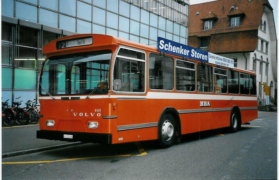 (050'330) - BBA Aarau - Nr. 126/AG 212'426 - Volvo/Hess am 18. Oktober 2001 beim Bahnhof Aarau