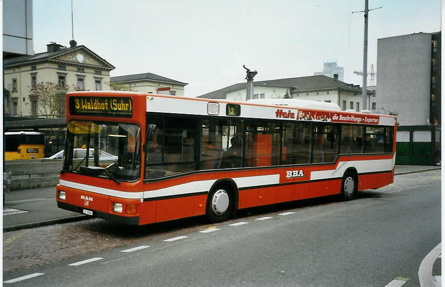 (050'405) - BBA Aarau - Nr. 148/AG 8848 - MAN am 18. Oktober 2001 beim Bahnhof Aarau