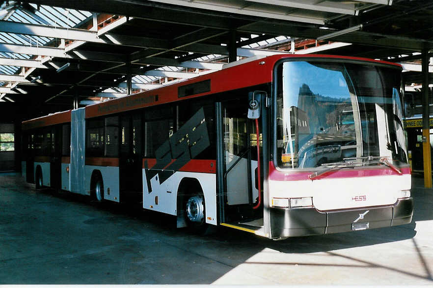 (050'525) - Hess, Bellach - Volvo/Hess am 2. November 2001 in Thun, Garage STI (Einsatz STI)