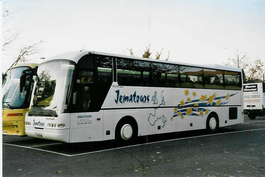 (050'528) - Jematours, La Cte-aux-Fes - NE 91'746 - Neoplan am 3. November 2001 in Thun, Seestrasse