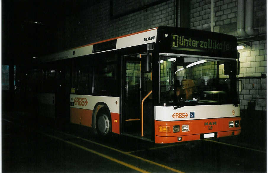 (050'716) - RBS Worblaufen - Nr. 9/BE 535'309 - MAN am 18. November 2001 in Worblaufen, Garage