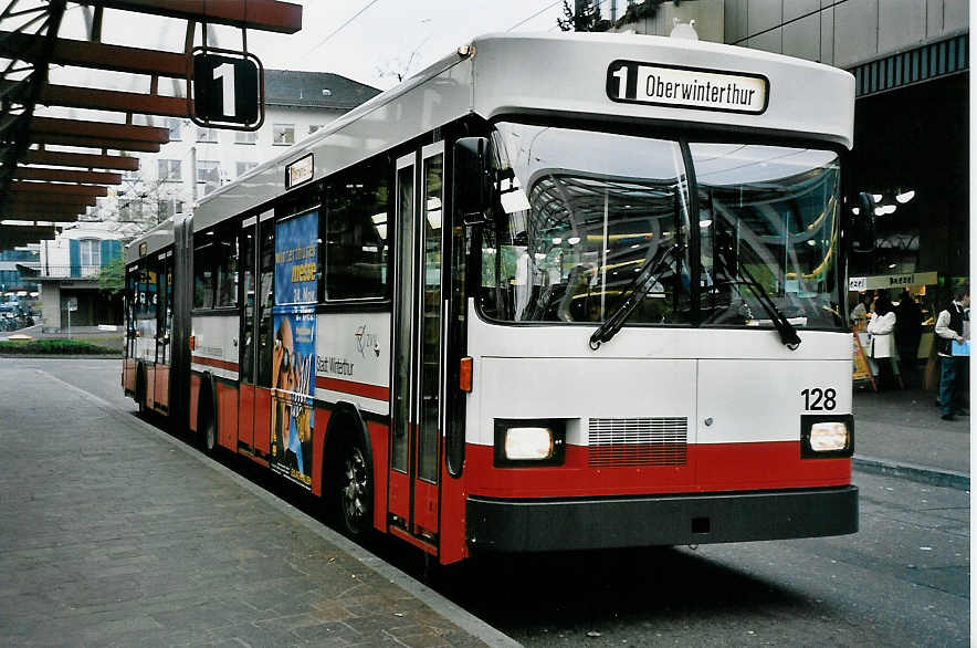 (050'723) - WV Winterthur - Nr. 128 - Saurer/FHS Gelenktrolleybus am 19. November 2001 beim Hauptbahnhof Winterthur