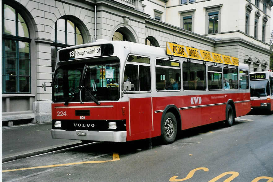 (050'724) - WV Winterthur - Nr. 224/ZH 239'224 - Volvo/Tscher am 19. November 2001 beim Hauptbahnhof Winterthur