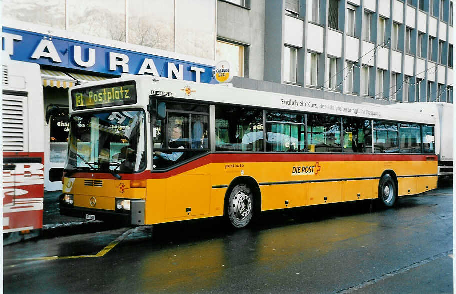 (051'009) - Dnser, Trimmis - GR 7905 - Mercedes (ex P 25'207) am 27. Dezember 2001 beim Bahnhof Chur