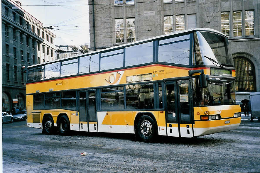 (051'124) - Schwizer, Goldach - SG 252'752 - Neoplan am 27. Dezember 2001 beim Bahnhof St. Gallen