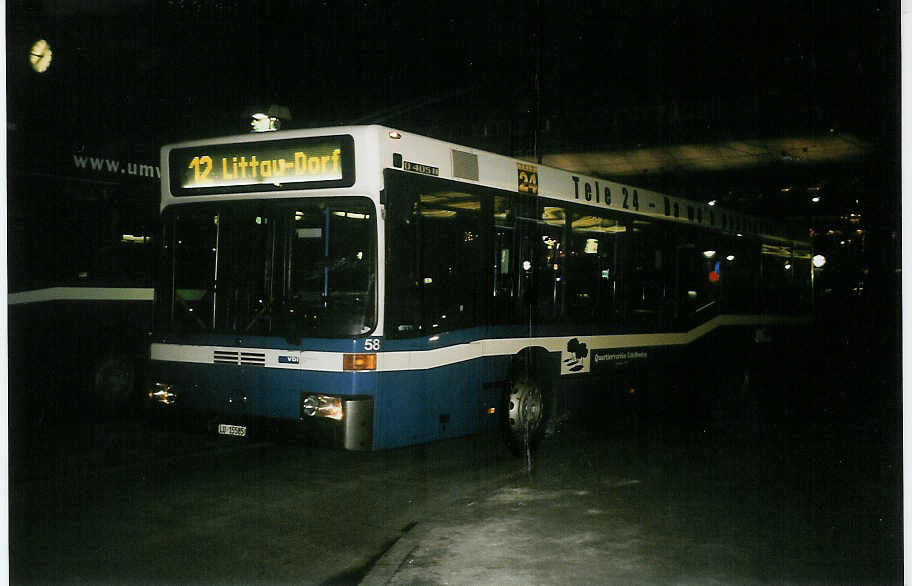 (051'333) - Gowa, Luzern - Nr. 58/LU 15'585 - Mercedes am 1. Januar 2002 beim Bahnhof Luzern