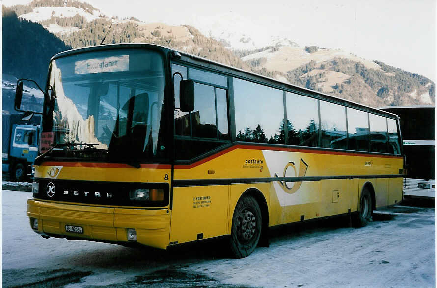 (051'409) - Portenier, Adelboden - Nr. 8/BE 92'064 - Setra (ex Geiger, Adelboden Nr. 8; ex P 25'053) am 6. Januar 2002 in Frutigen, Flugplatz