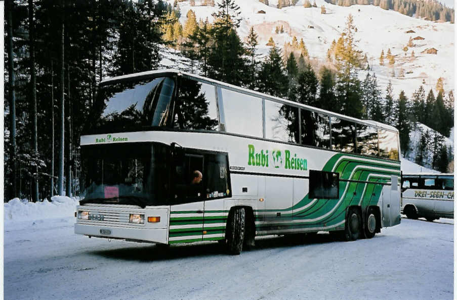 (051'428) - Rubi, Interlaken - BE 524'633 - MAN am 6. Januar 2002 in Adelboden, Unter dem Birg